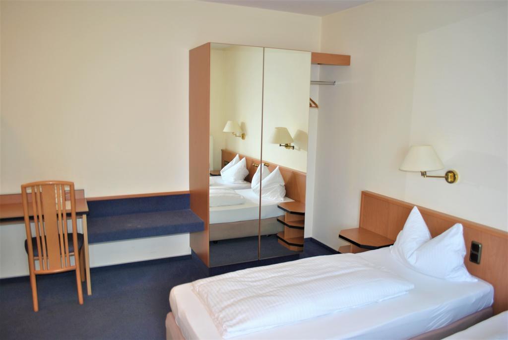 Hotel Garni Am Schaefersberg Niedernhausen Δωμάτιο φωτογραφία