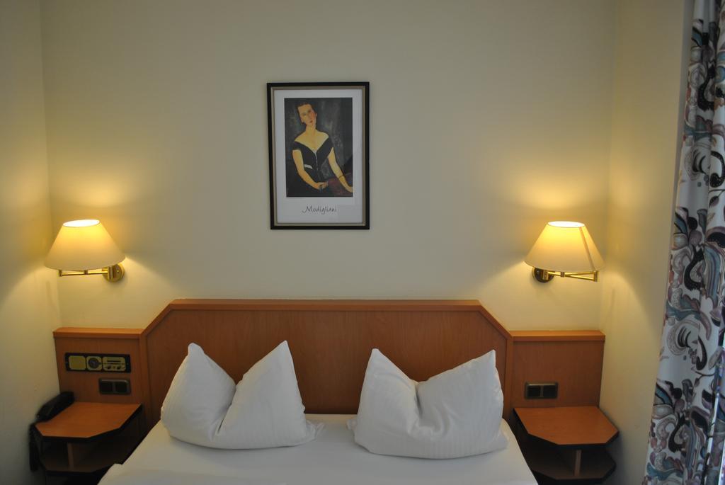 Hotel Garni Am Schaefersberg Niedernhausen Δωμάτιο φωτογραφία