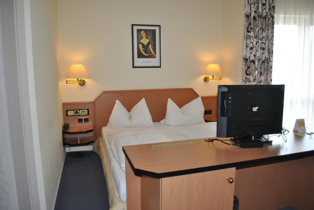 Hotel Garni Am Schaefersberg Niedernhausen Δωμάτιο φωτογραφία