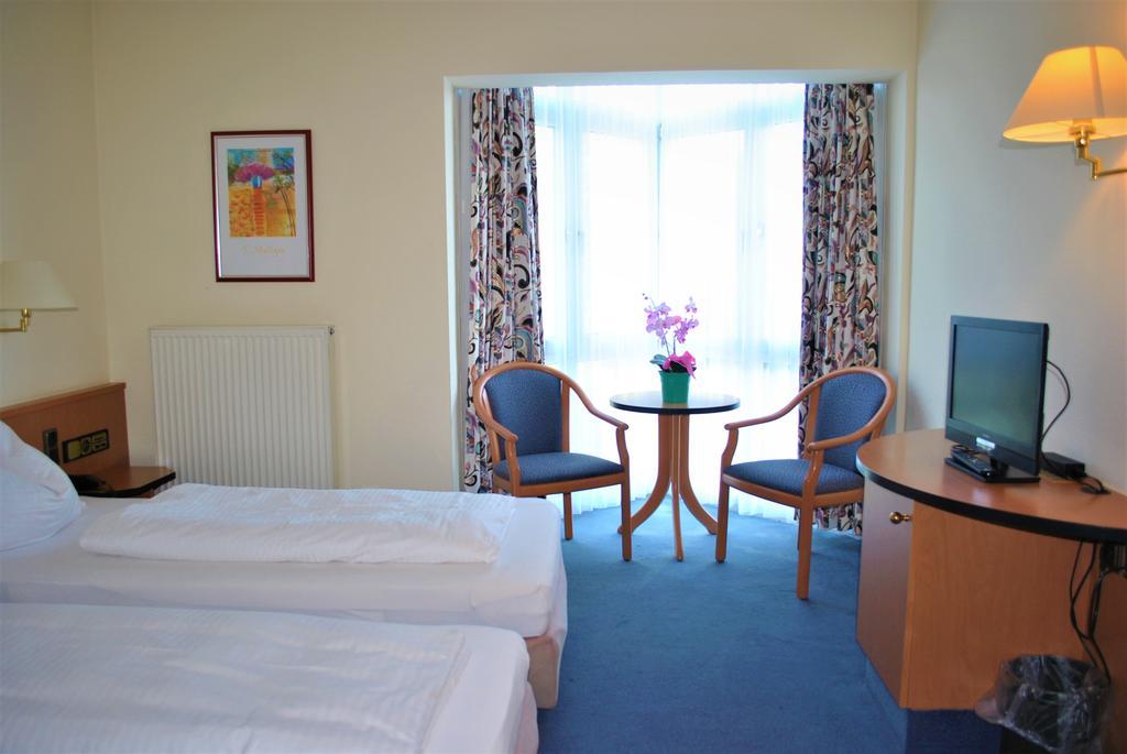 Hotel Garni Am Schaefersberg Niedernhausen Δωμάτιο φωτογραφία
