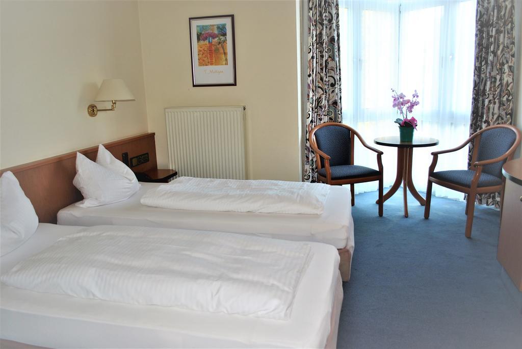 Hotel Garni Am Schaefersberg Niedernhausen Δωμάτιο φωτογραφία