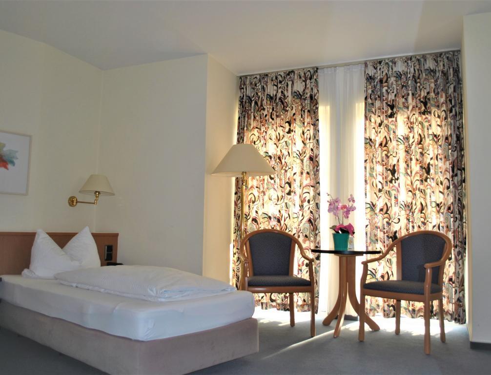 Hotel Garni Am Schaefersberg Niedernhausen Δωμάτιο φωτογραφία