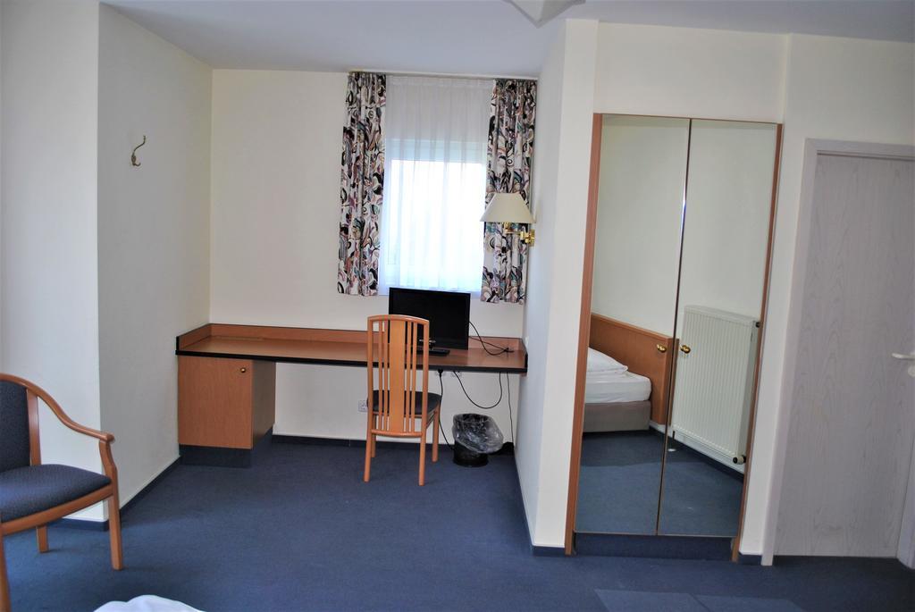 Hotel Garni Am Schaefersberg Niedernhausen Δωμάτιο φωτογραφία