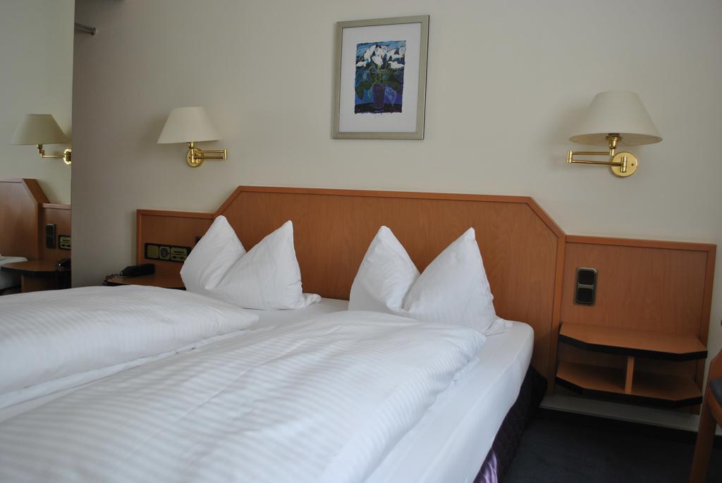 Hotel Garni Am Schaefersberg Niedernhausen Δωμάτιο φωτογραφία